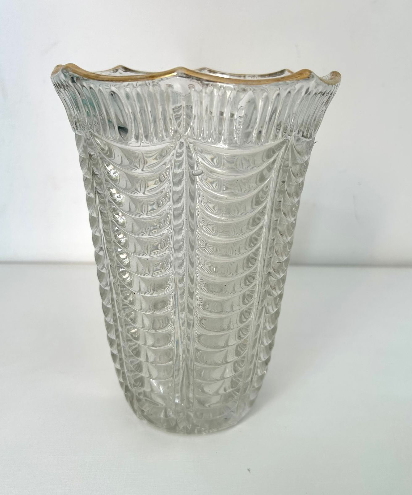 Vaso de Vidro Trabalhado com Borda Dourada